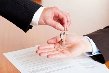 עו"ד שהפר הסכם שכירות נדרש לפנות את הנכס